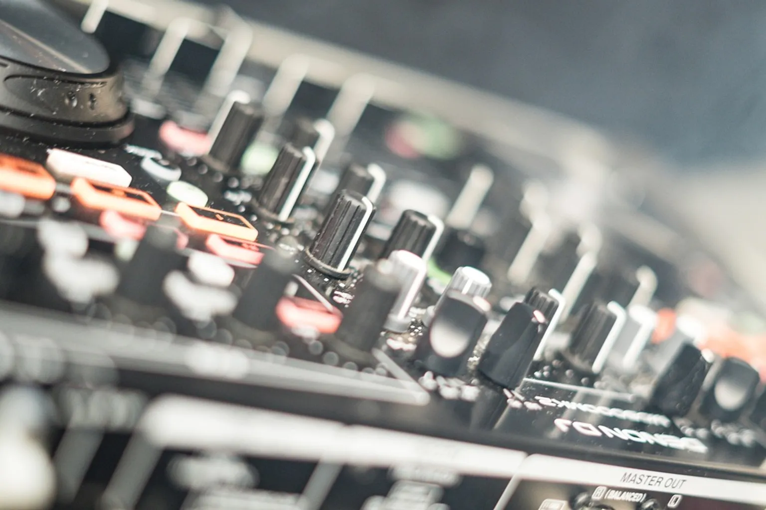 Boiler Room : pourquoi ce format de DJ set fascine autant