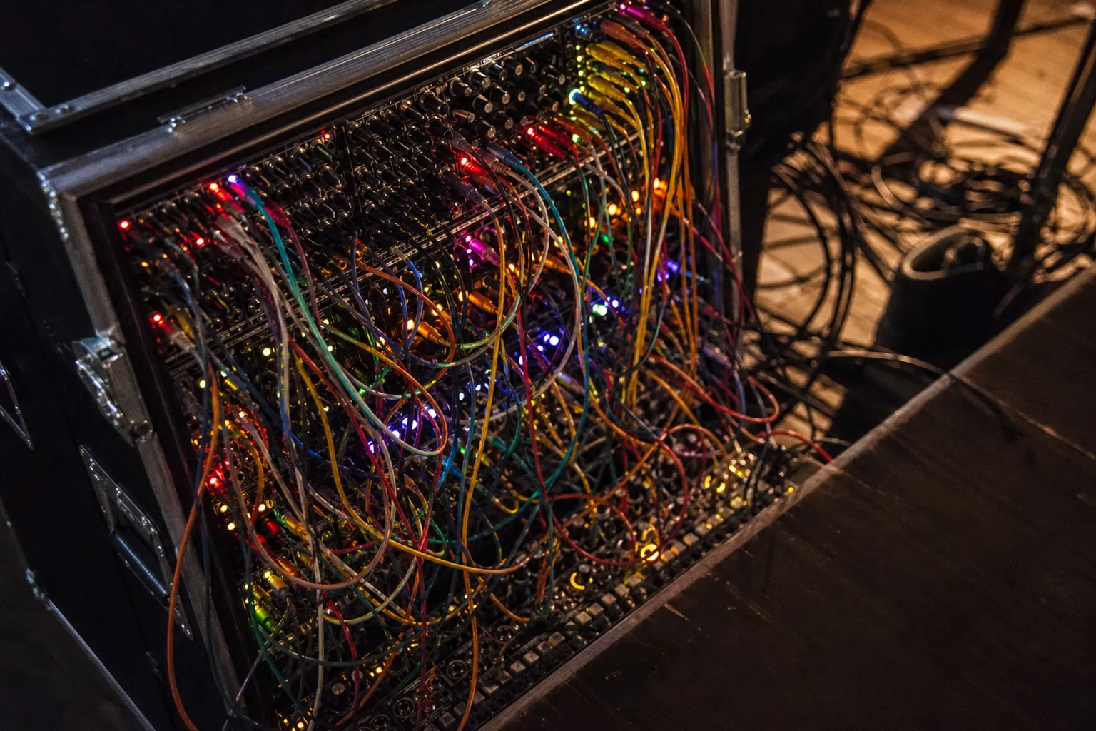 Dans les coulisses du rider technique d'un DJ techno