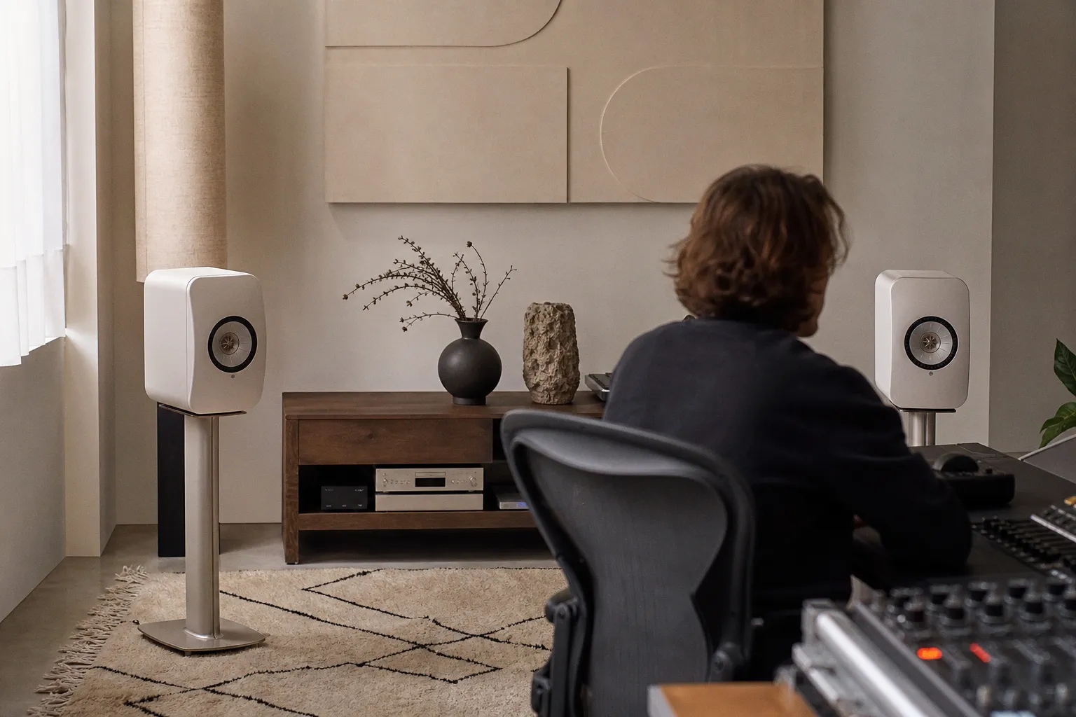 KEF LS LUXE : les enceintes connectées sculpturales prêtes à sublimer l'héritage des célèbres LS50