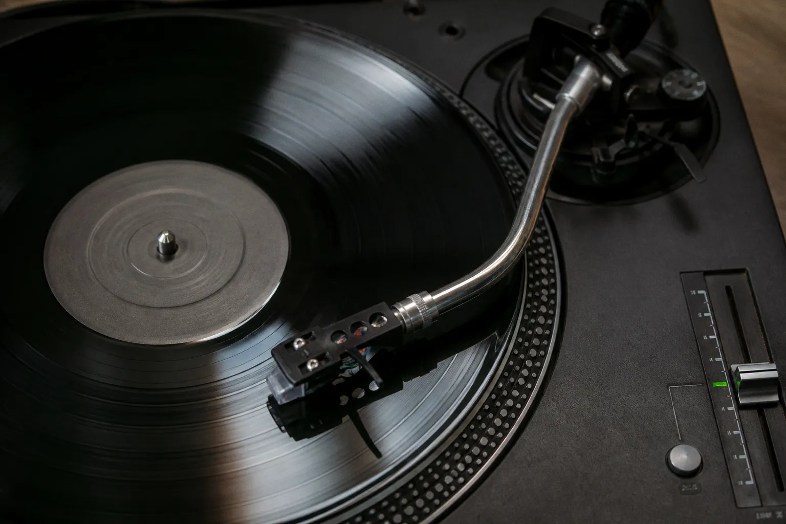 Lucas : son passage au mix 100% vinyle en club