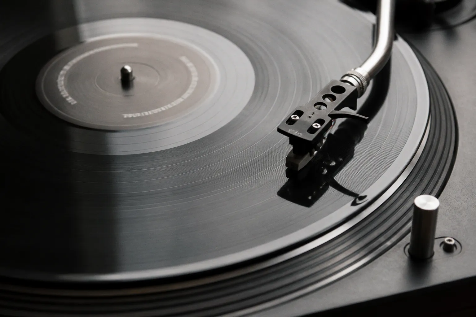 Mix continu : pourquoi les albums techno gardent ce format