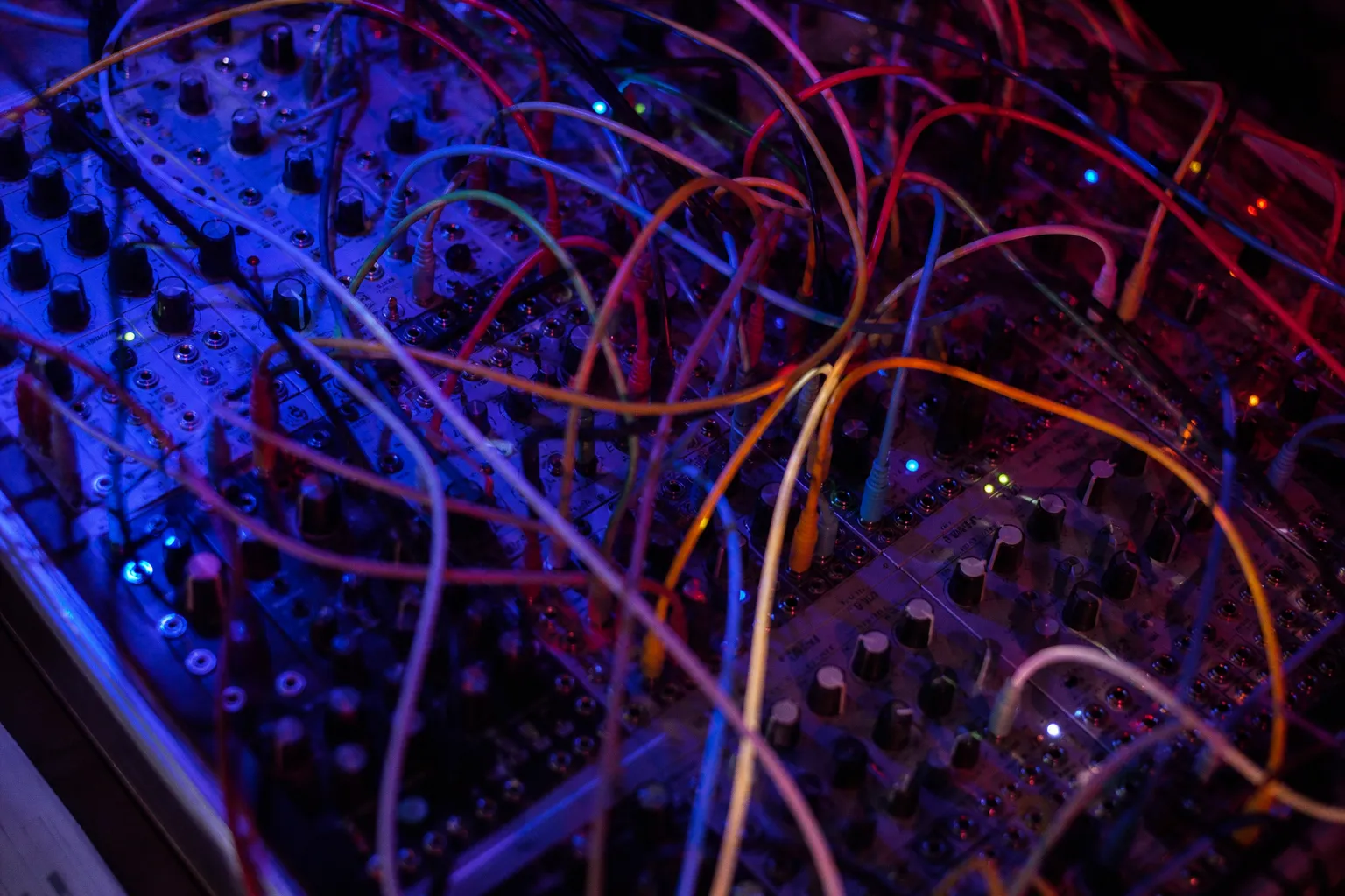 Musique électronique allemande : immersion dans les clubs et studios de Berlin