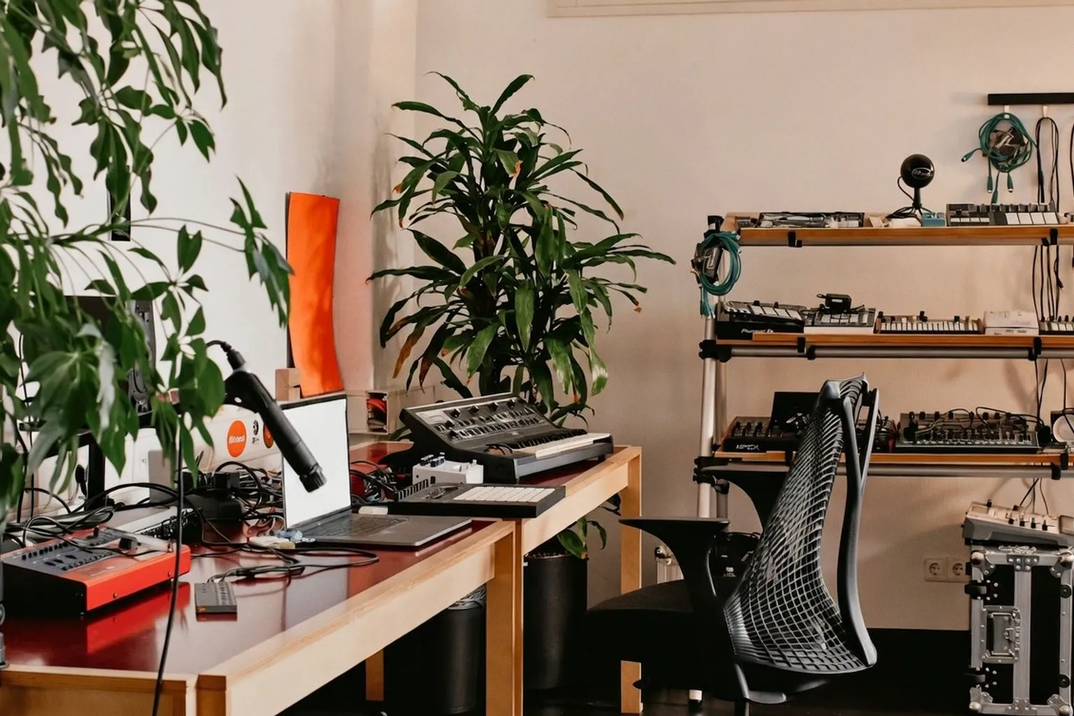 Optimisez votre workflow : les outils indispensables pour accélérer la production musicale