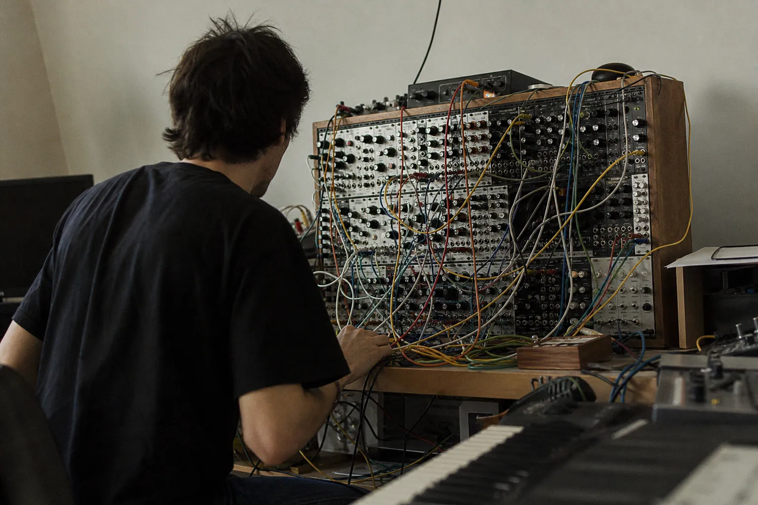Super*Saw : le nouveau synthétiseur de Native Instruments et A. G. Cook